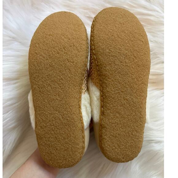 Sorel New in Box Kids Yakiska Slide II Gold Fur Lined Slippers Youth 4 - Picture 4 of 5